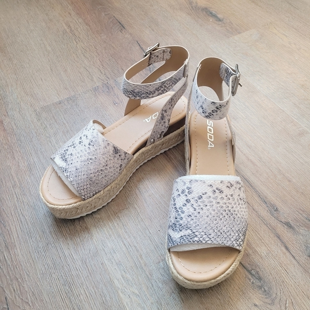 Soda Snake Print Platform Ankle Strap Espadrille Sandals Size 6